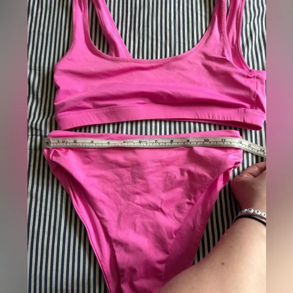 SKIMS Vibrant Pink Bikini Set - Picture 6 of 9